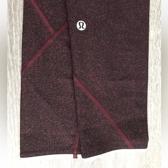 NWOT- Lululemon Tight Stuff Tight II Size 4 Granulite Garnet Black RARE! - Picture 5 of 10
